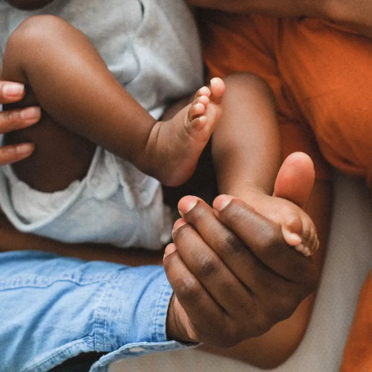 Attestation d'honorabilité obligatoire pour l'adoption depuis février 2026